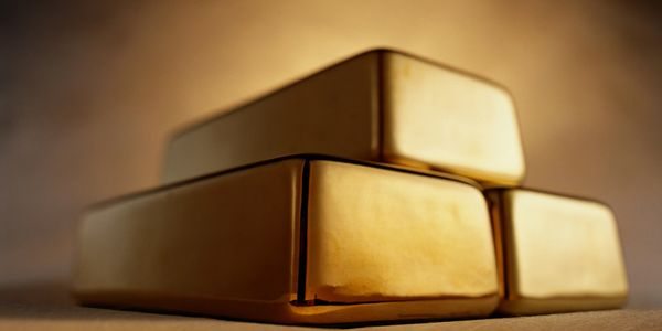 Lingots d'or pur empilés
