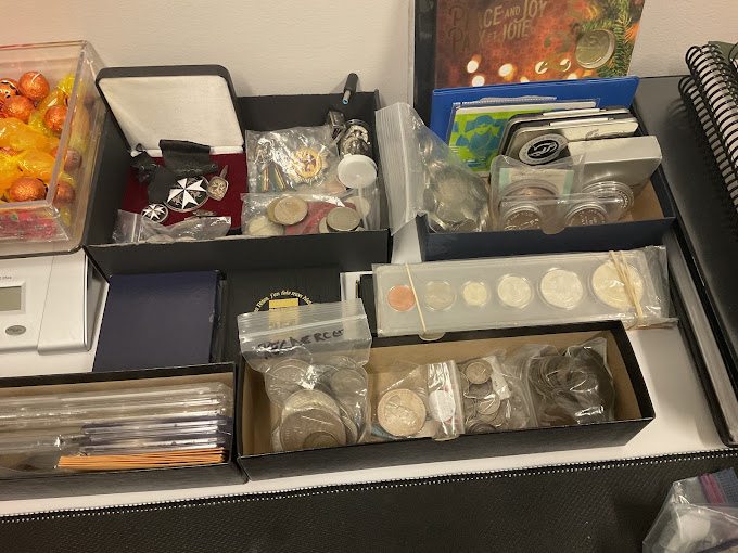Boîtes de pièces de monnaie triées